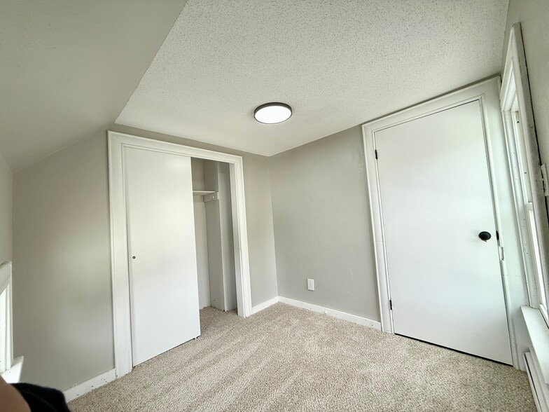 Building Photo - 1005 13th Ave