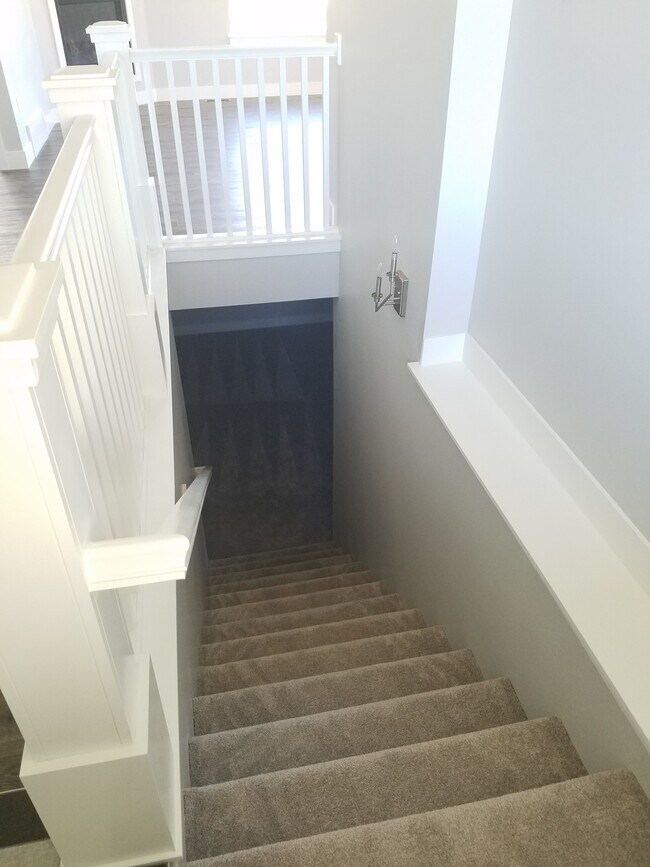 Building Photo - 3052 Golden Acres Dr