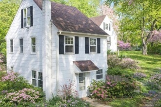 Building Photo - 122 Titicus Rd