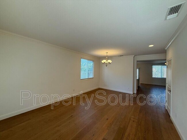 Building Photo - 333 Catmint St