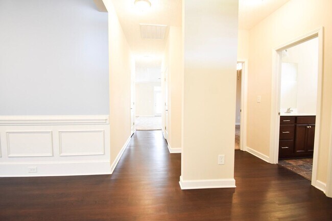 Building Photo - 4 Bedroom 3 Bathroom No Pets