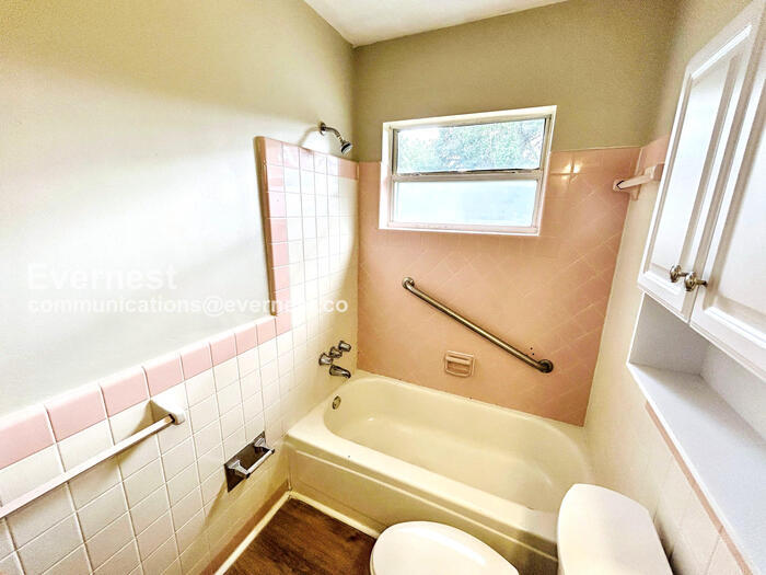 Building Photo - 10546 106th Ave N