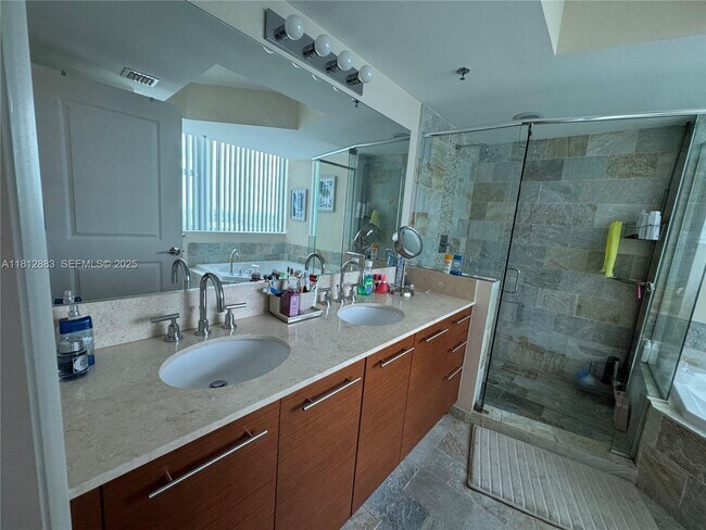 Building Photo - 2641 N Flamingo Rd