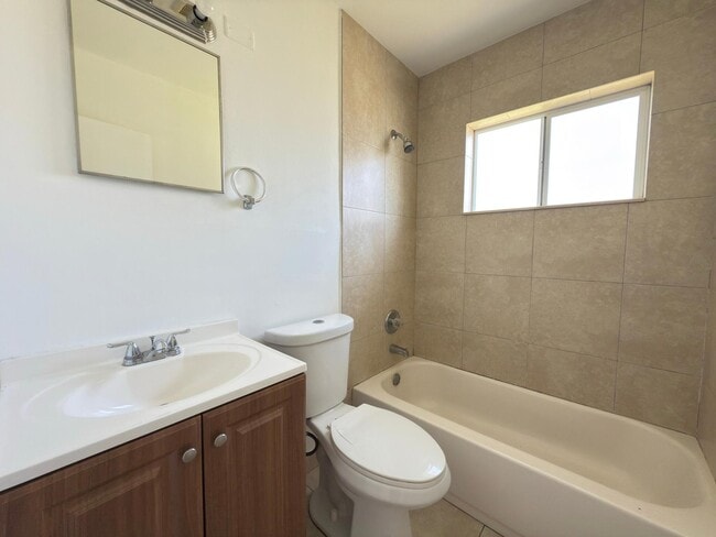 Building Photo - 1172 W 34th St
