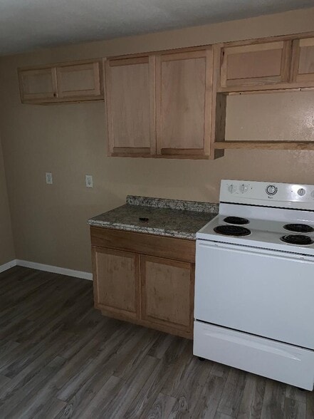 Building Photo - 915 Center Street