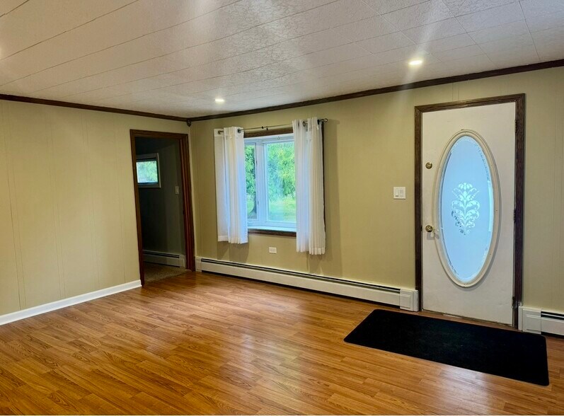 Building Photo - 2928 S Mackinaw Trl