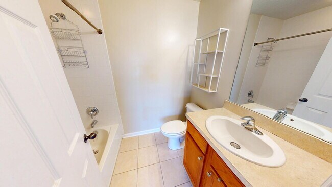 Building Photo - "Charming 2-Bed, 3-Bath Townhouse Retreat in Jacksonville - 1,176 Sq. Ft. of Comfort and Style!"