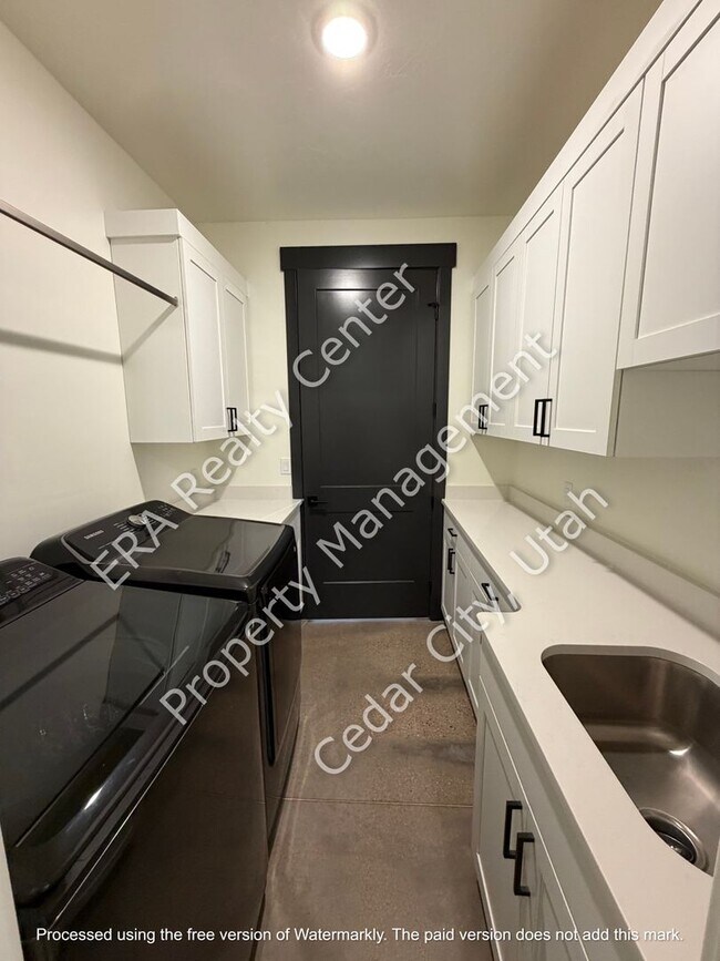Building Photo - Newer Construction - 4 bedroom- 2 bath Single Family Home