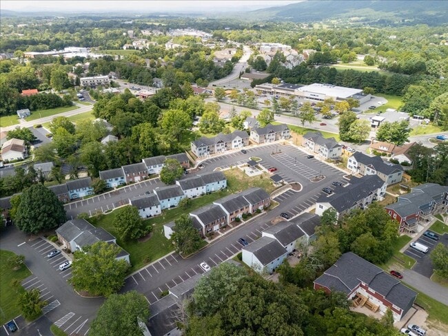 Building Photo - Spacious Home in Prime Blacksburg Location!