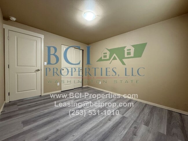Building Photo - Beautiful 2 bedroom condo near JBLM/ Point...