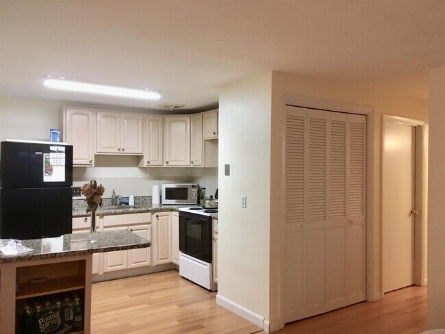Building Photo - 1 Colonial Village Dr