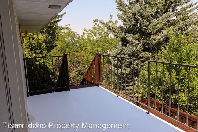 Building Photo - 7 br, 4 bath House - 1310 NE Williams