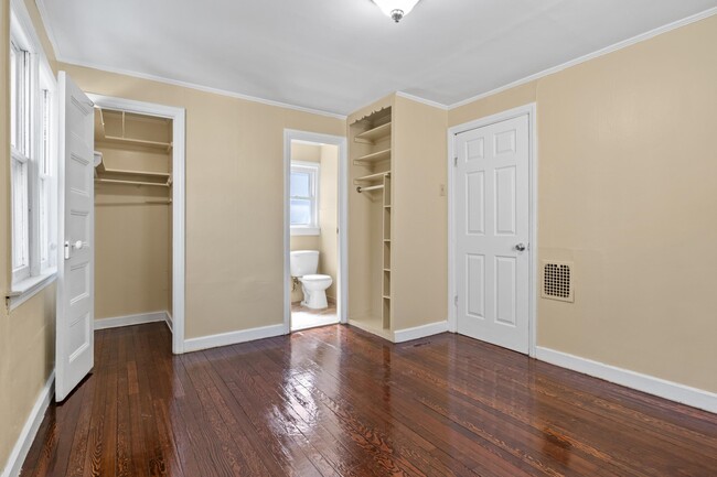 Building Photo - 90 W 43rd St