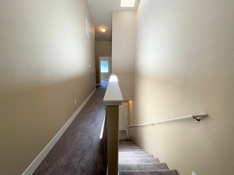 Building Photo - 16650 N Profit Cir