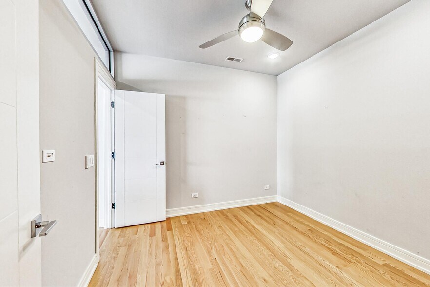 Building Photo - 1641 W Grand Ave