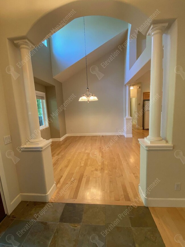 Building Photo - 3-BR 2-BA Boyd Acres Beauty