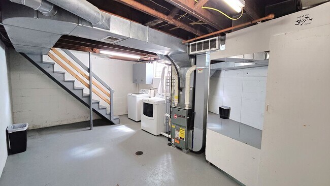 Building Photo - *Beautifully Updated & Charming 3BD/1BA Single-Family Home Available in West Mifflin*