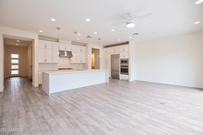 Building Photo - 7358 E Casitas Del Rio Dr