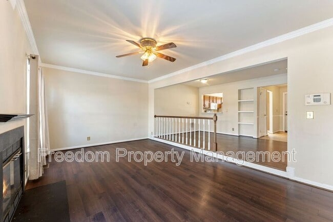 Building Photo - 726 Pine Tree Ct