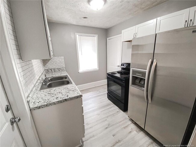 Building Photo - 210 E 16th St