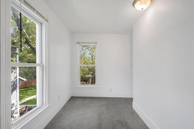 Building Photo - 2124 Fremont Ave N