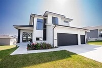 Building Photo - 3217 Lakeview Dr SE