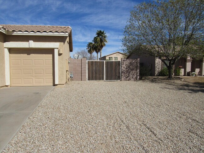 Building Photo - 1042 E Canyon Way