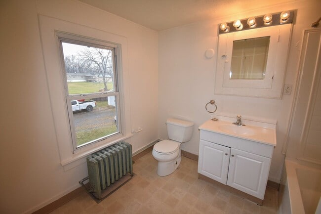 Building Photo - Spacious Three Bedroom House in Mill Hall!