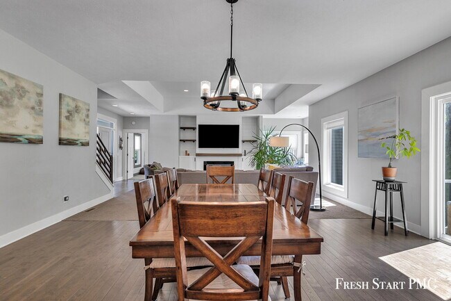 Building Photo - Spacious 6-Bedroom Retreat in Rockford with 3.5 Luxurious Baths