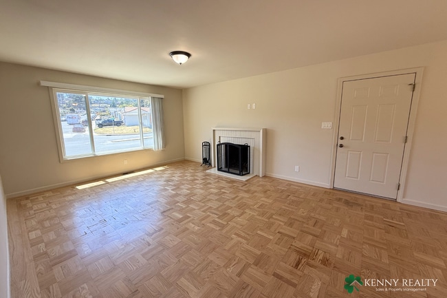 Building Photo - Spacious 3-Bedroom Home with Hardwood Floors & Large Backyard in South San Francisco
