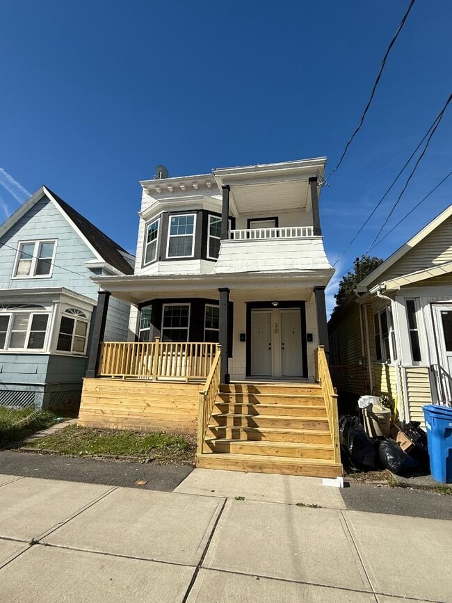 Building Photo - 30 Slingerland St