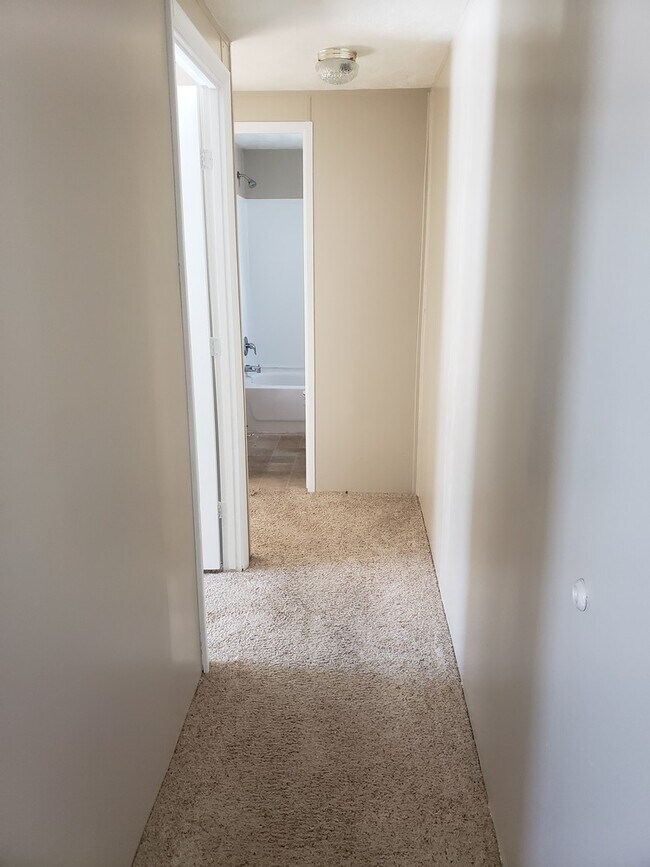 Building Photo - 3 Bed, 2 bath manufactured home in Egin!