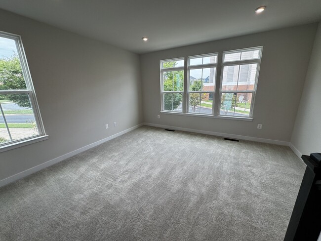 Building Photo - 3 Bed / 2.5 Bath Brand New Townhouse (Avai...