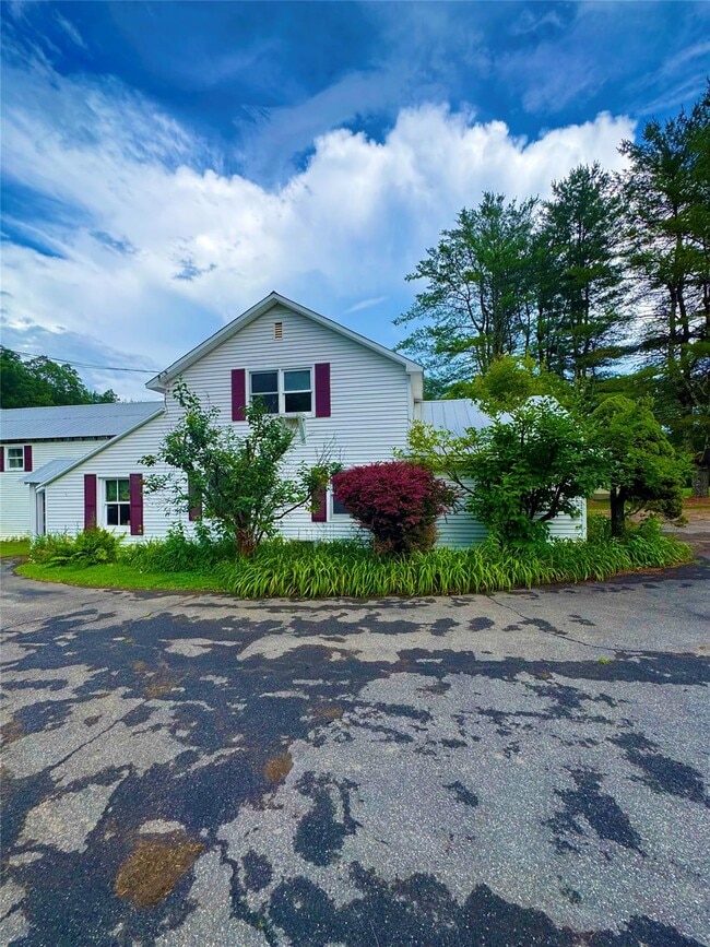 Primary Photo - 30 Schoonmaker Ln