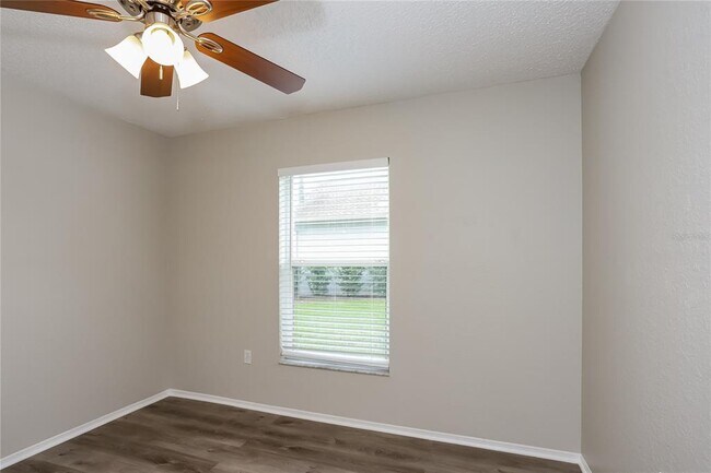 Building Photo - 5499 Moon Valley Dr