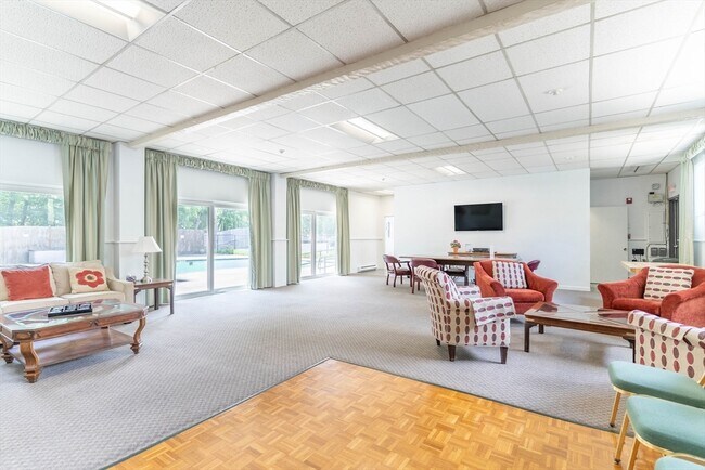 Building Photo - 144 Marble St