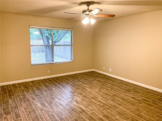 Building Photo - 9617 Copper Creek Dr