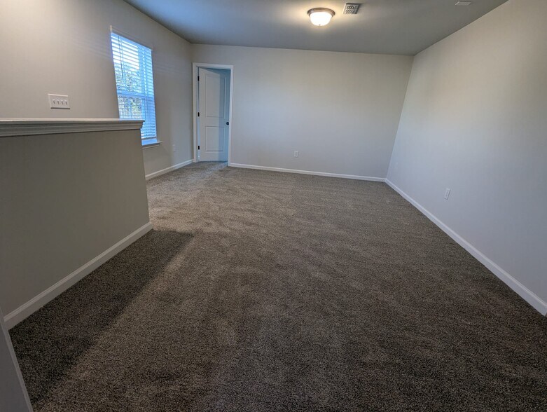 Building Photo - 524 Prestonfield Wy