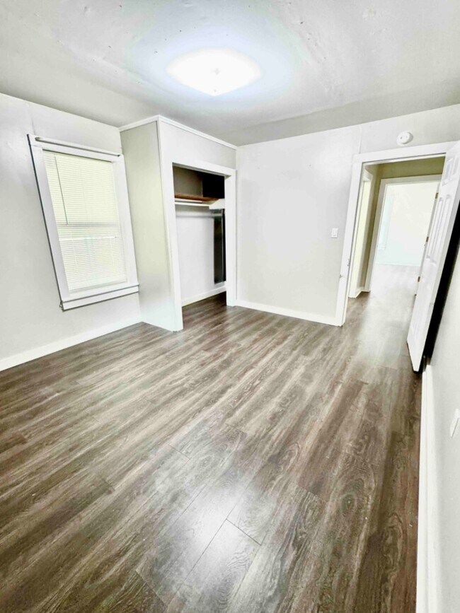 Building Photo - 1034 Core St