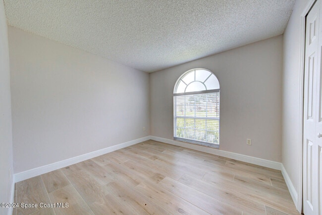 Building Photo - 1085 Sedgewood Cir