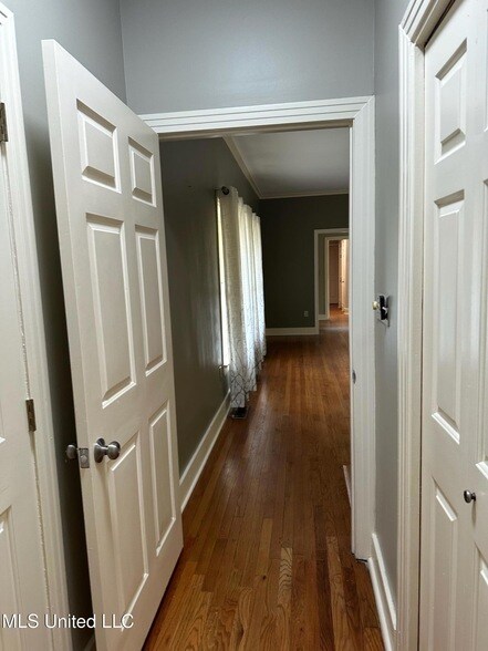 Building Photo - 3564 Cowan Pl