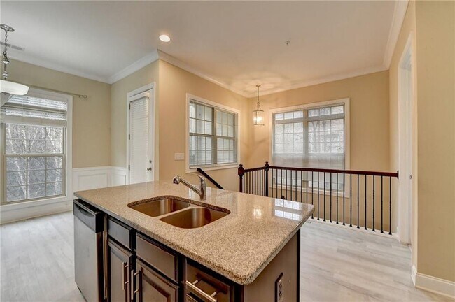 Building Photo - 2405 Tenor Ln