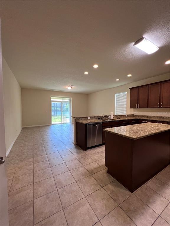 Building Photo - 1310 Oakcrest Ct