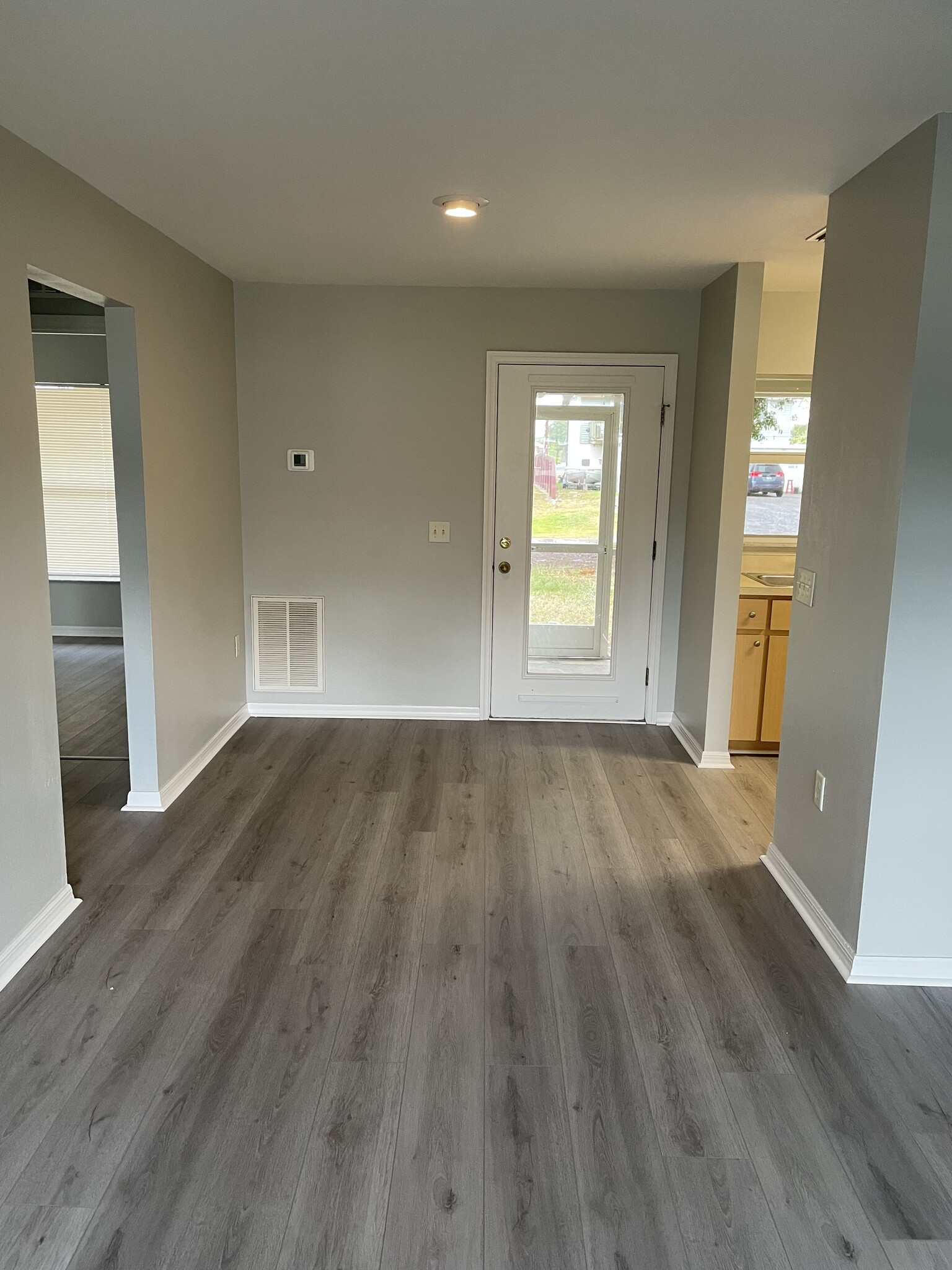 Building Photo - 10331 Kidron Ave