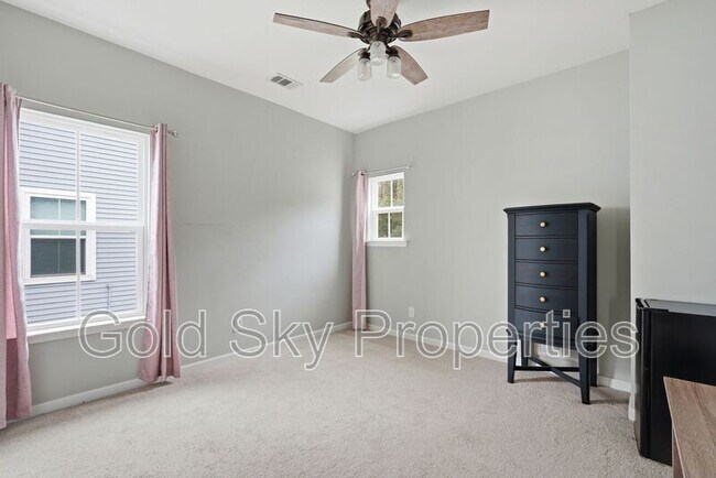 Building Photo - 102 Crabapple Cir