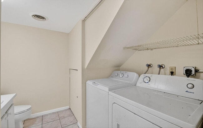 Building Photo - 2494 Waterside Dr
