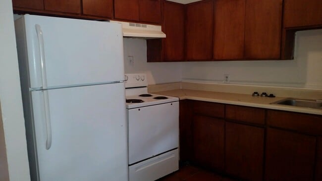 Building Photo - 1301 Leone Ave