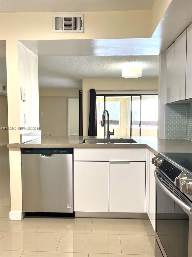 Building Photo - 8830 SW 123rd Ct