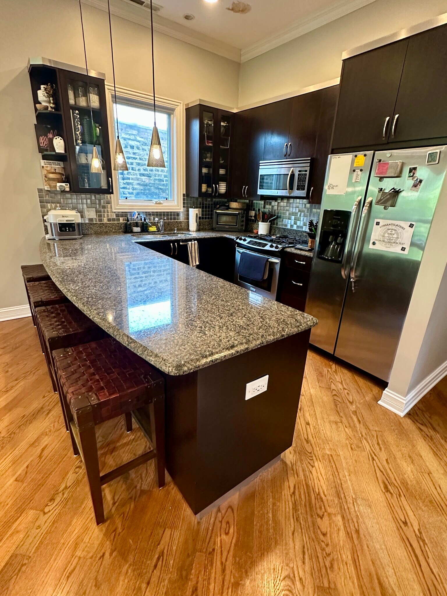 Kitchen with eat-in counter - 2651 W Haddon Ave