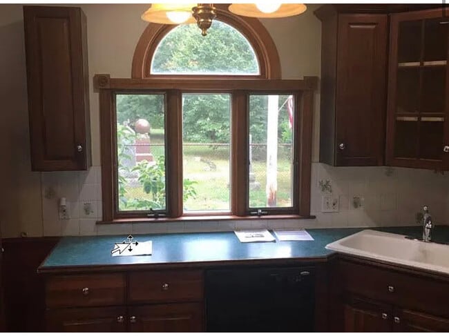 Building Photo - 87 Van Zandt Ave